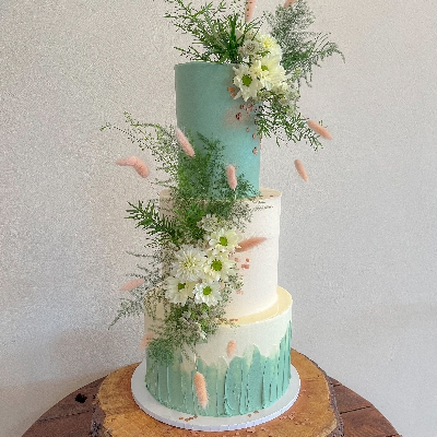 Wedding News: Tempt the tastebuds with Claire Hansen Cakes