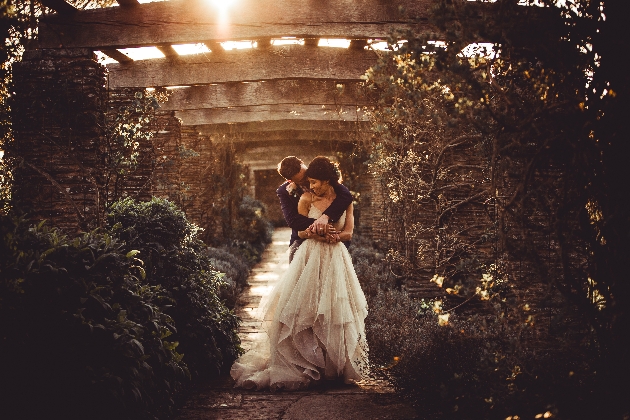 Couple embracing the gradens at Hestercombe