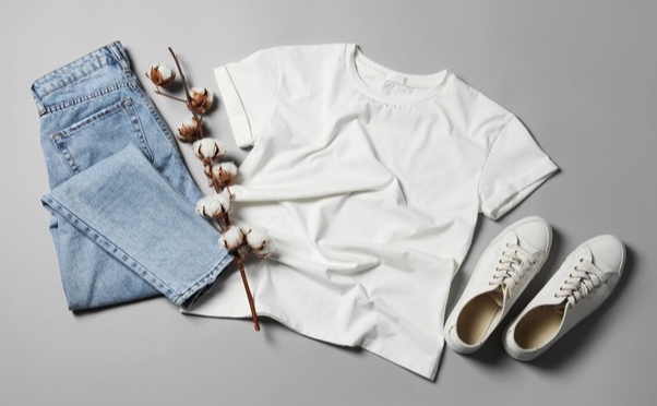 The Carbon Close jeans, t-shirt and trainers